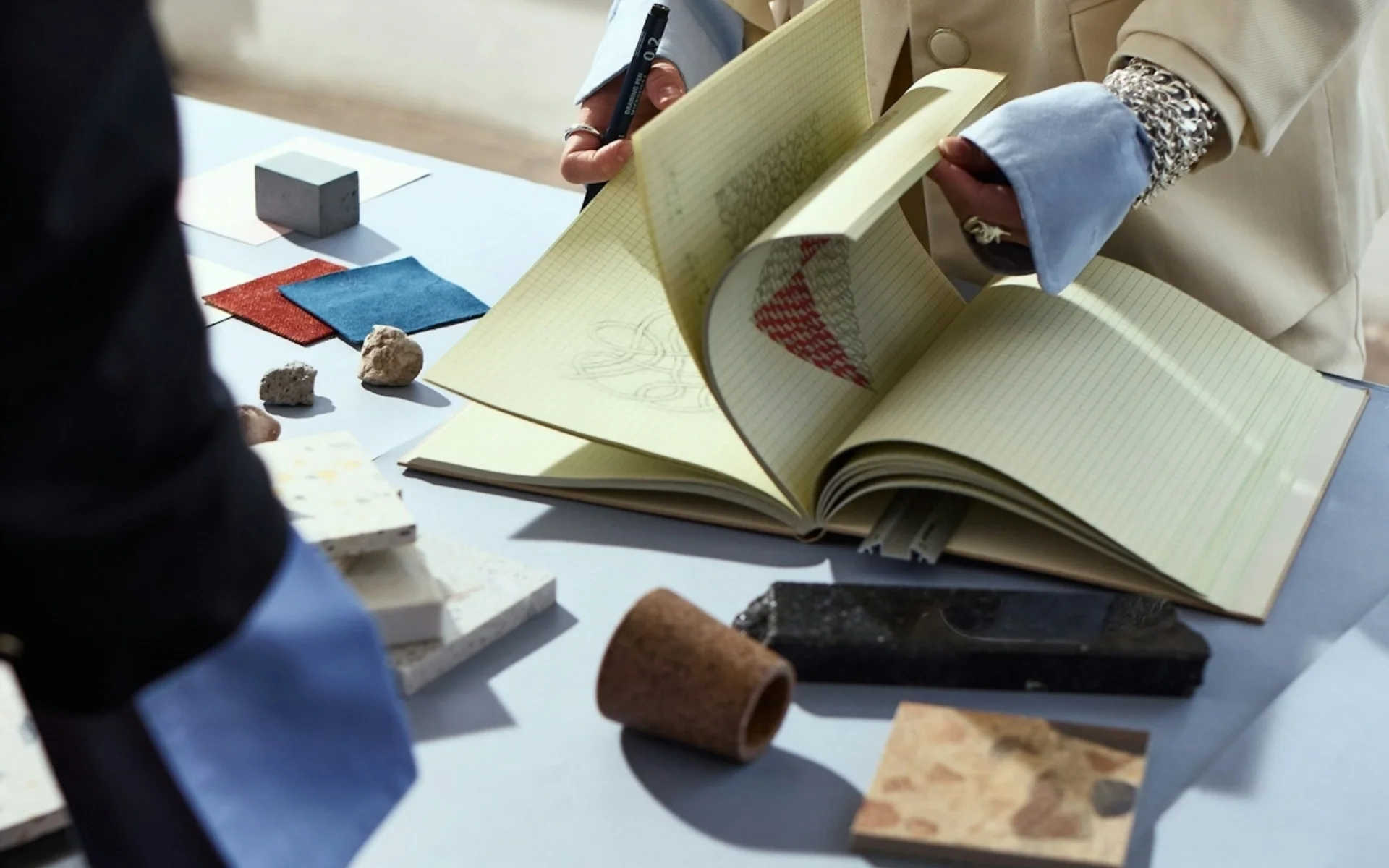 Fractional Creative Director vs. Creative Agency: Which One Fits Where